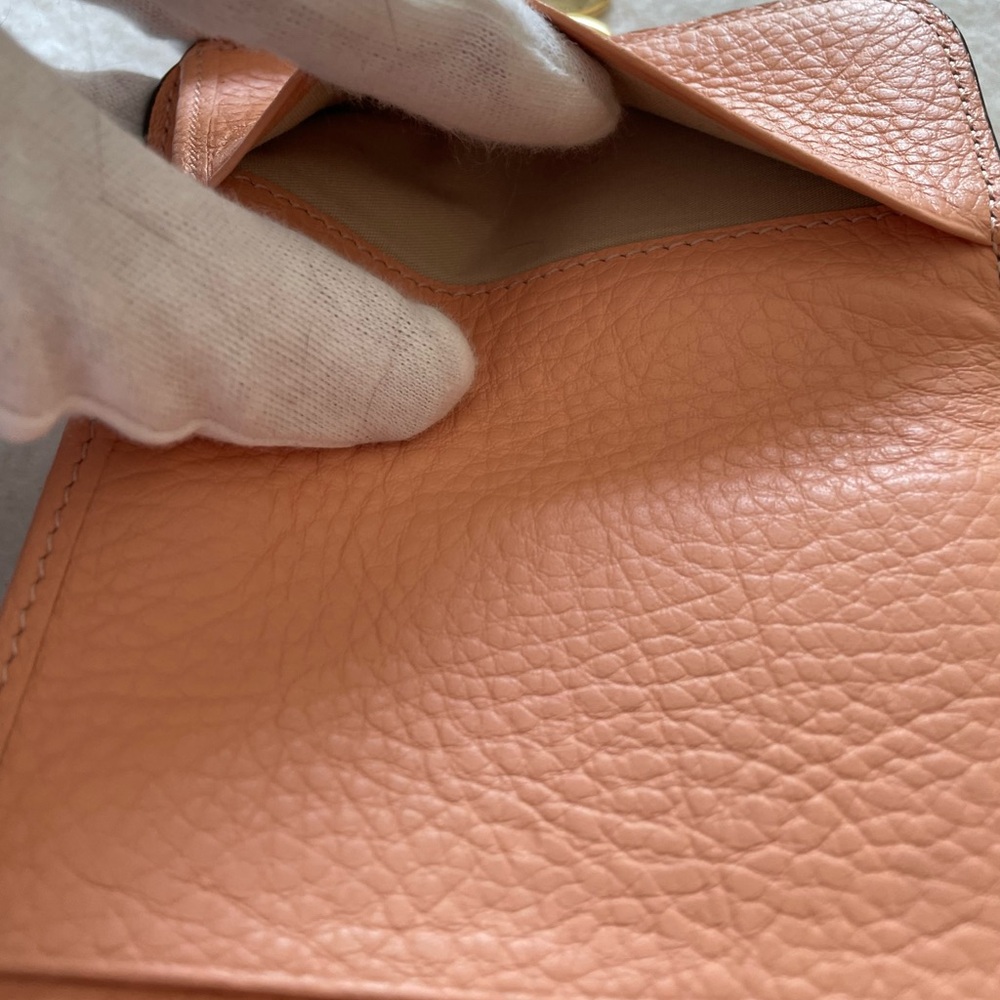 Chloé Authentic Vintage Peach Leather Compact Wallet with Gold Charms - Picture 12 of 16
